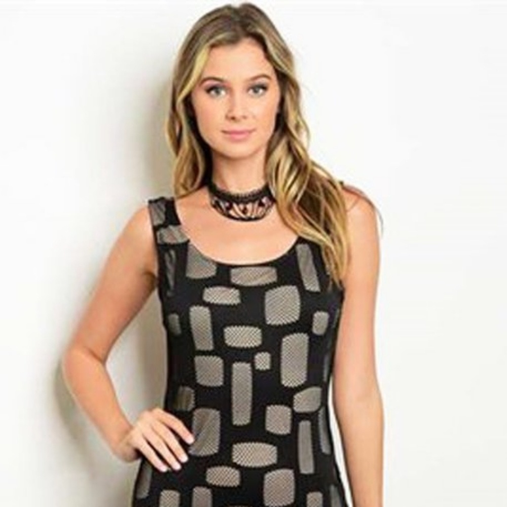 HOST PICK NWT BLACK MAXI DRESS WITH SIDE SLIDE - Picture 4 of 7